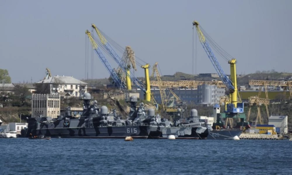Επιβεβαιώθηκε πως ρωσικό πλοίο υπέστη ζημιές έπειτα από ουκρανικό πλήγμα στην Κριμαία